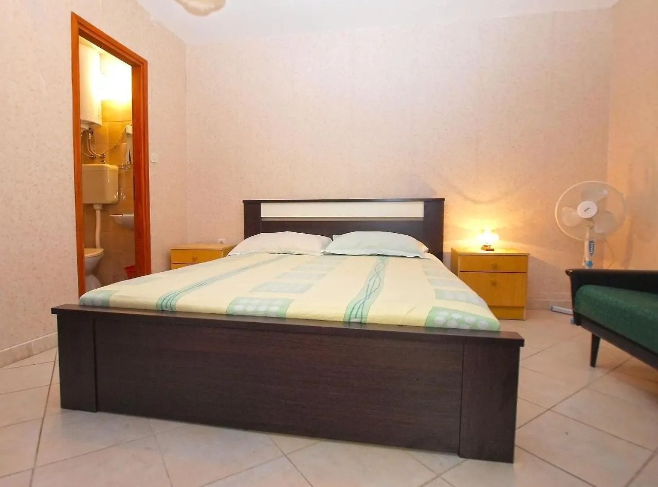 Rooms Antun 1238 메덜린 3*,  크로아티아